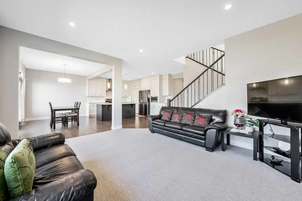82 Panton View NW Calgary AB T3K 0X8