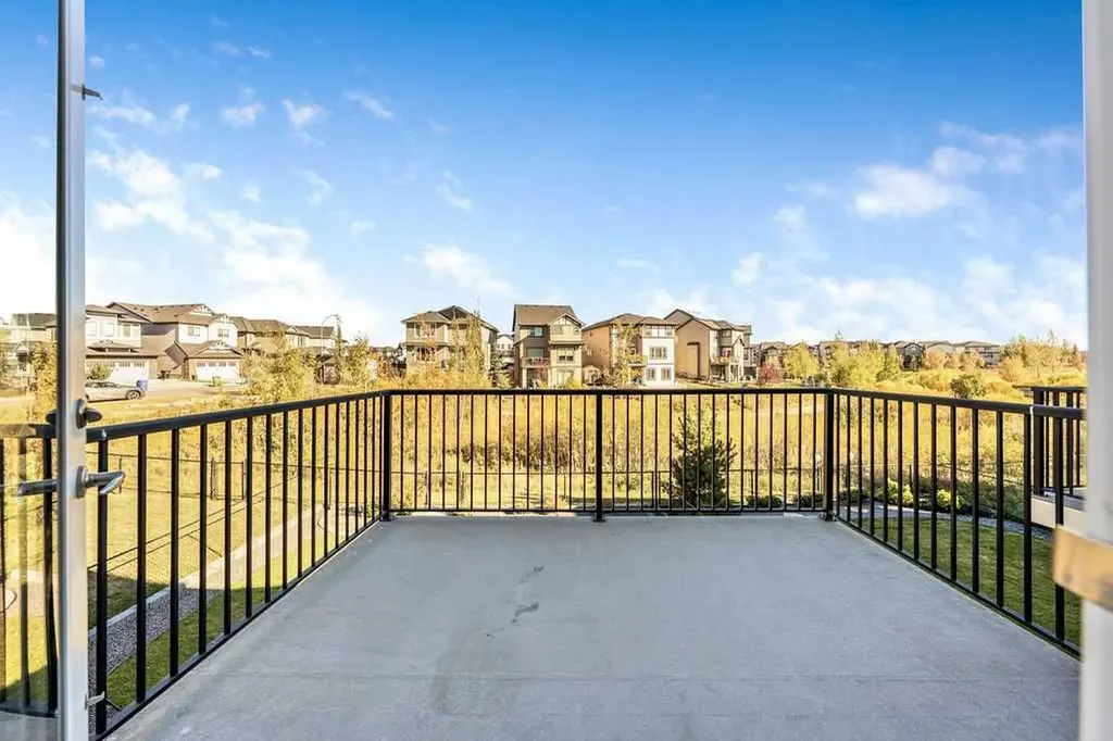 82 Panton View NW Calgary AB T3K 0X8