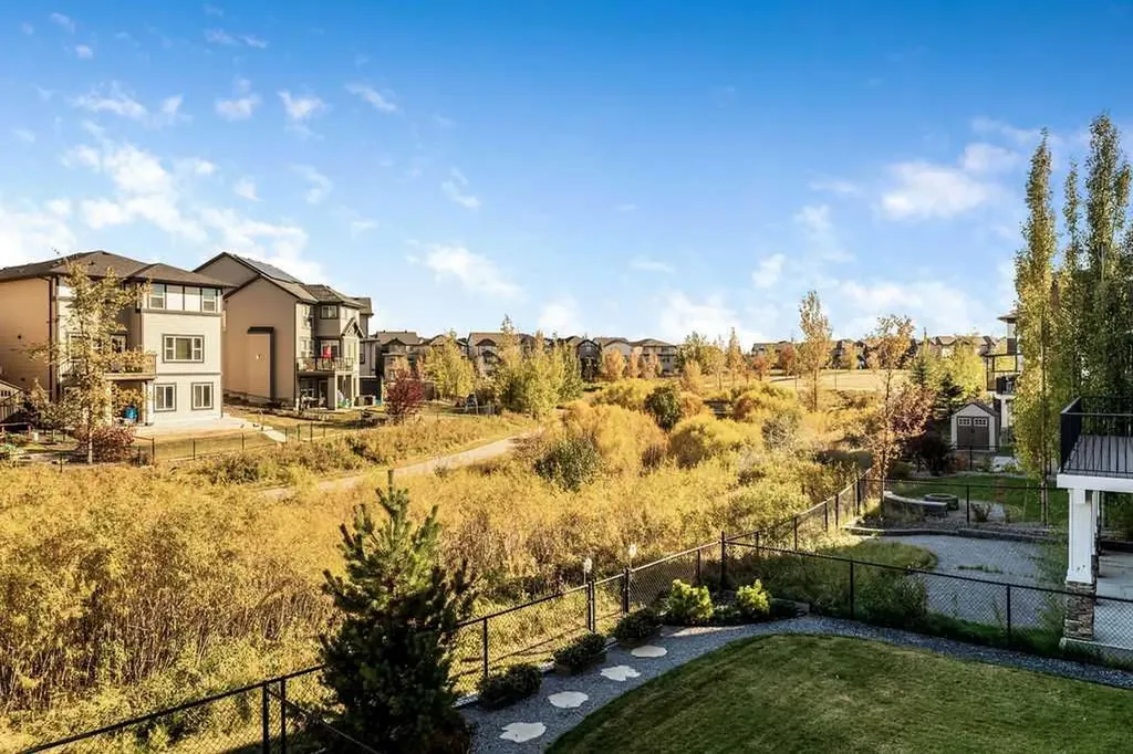 82 Panton View NW Calgary AB T3K 0X8