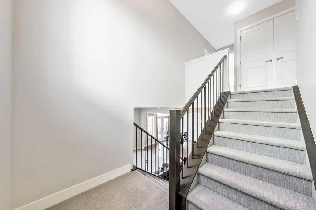 82 Panton View NW Calgary AB T3K 0X8