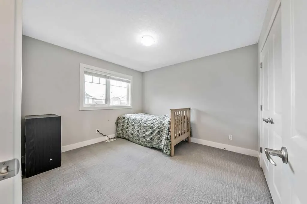 82 Panton View NW Calgary AB T3K 0X8