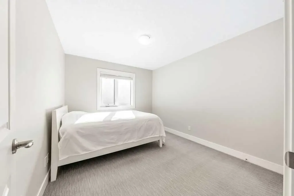 82 Panton View NW Calgary AB T3K 0X8