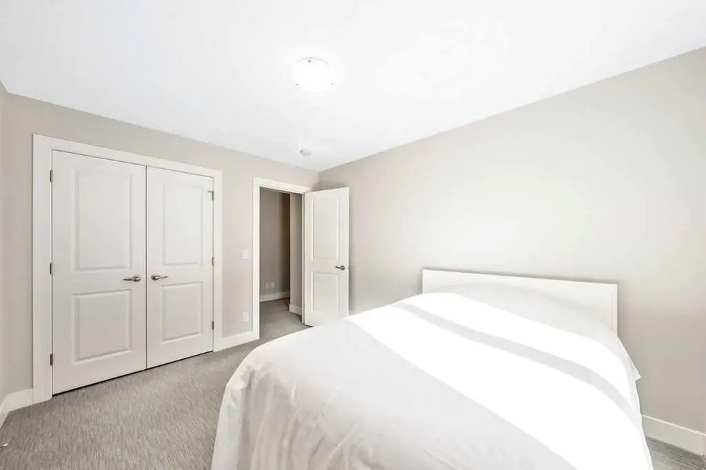 82 Panton View NW Calgary AB T3K 0X8