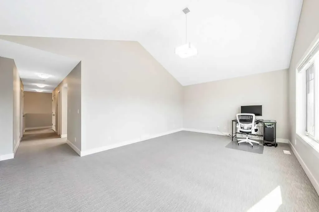 82 Panton View NW Calgary AB T3K 0X8