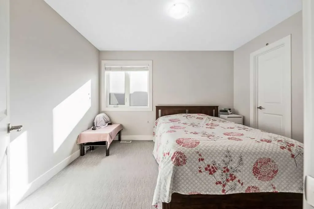 82 Panton View NW Calgary AB T3K 0X8