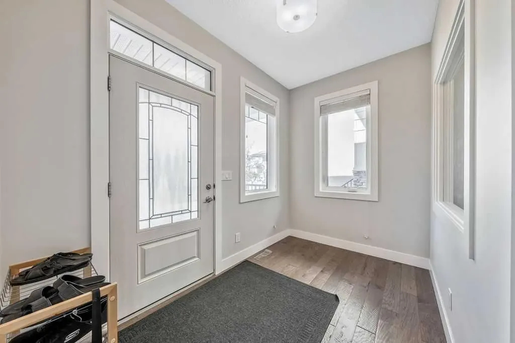 82 Panton View NW Calgary AB T3K 0X8