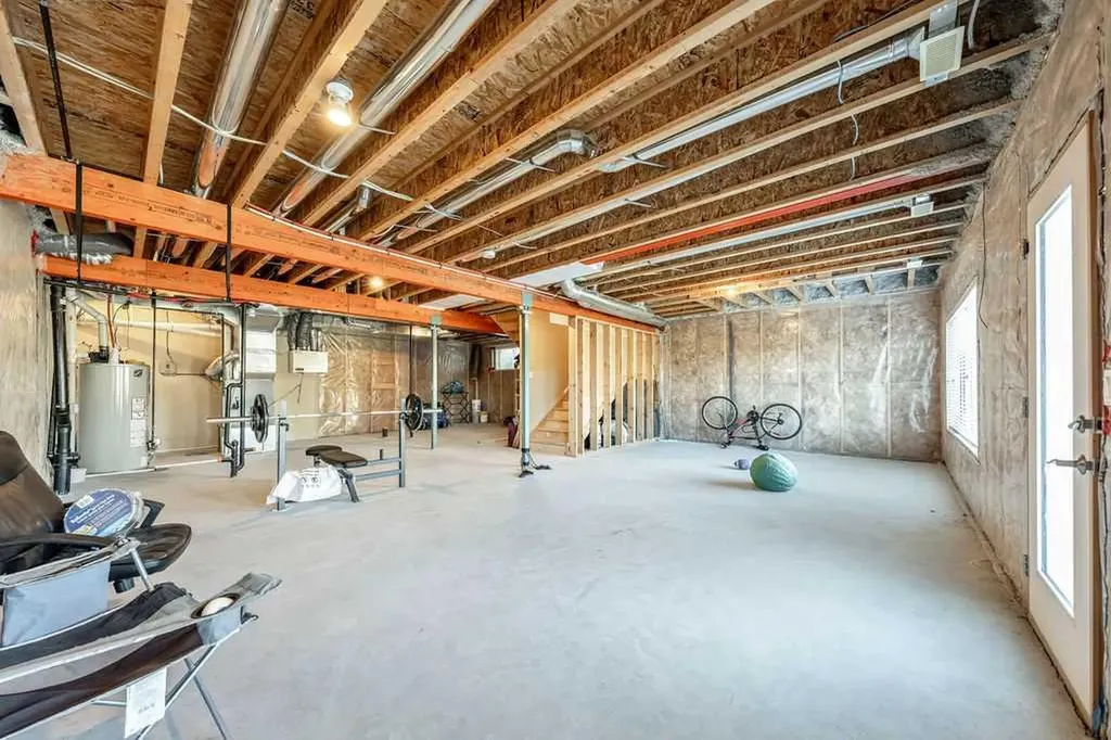 82 Panton View NW Calgary AB T3K 0X8