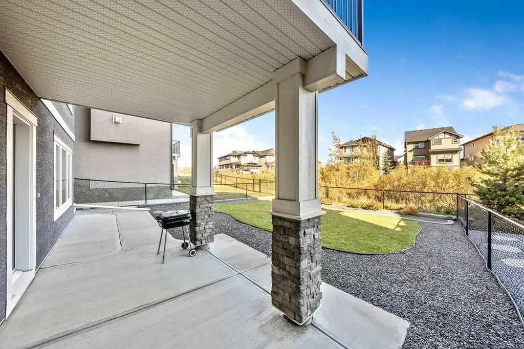 82 Panton View NW Calgary AB T3K 0X8