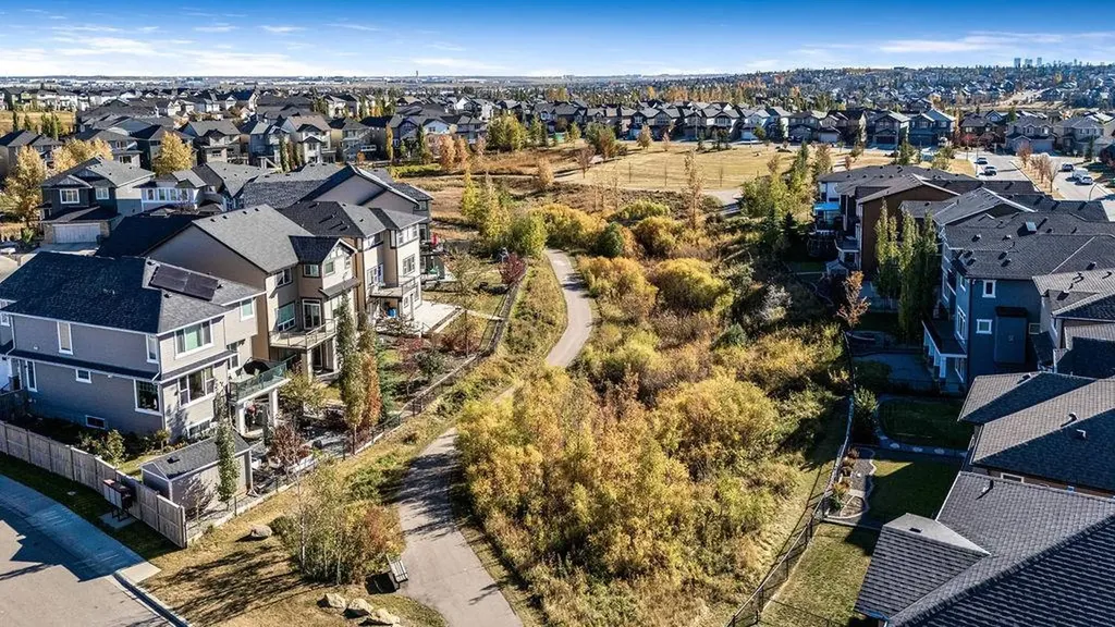 82 Panton View NW Calgary AB T3K 0X8