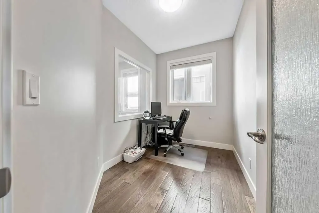 82 Panton View NW Calgary AB T3K 0X8