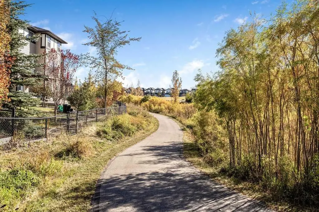 82 Panton View NW Calgary AB T3K 0X8