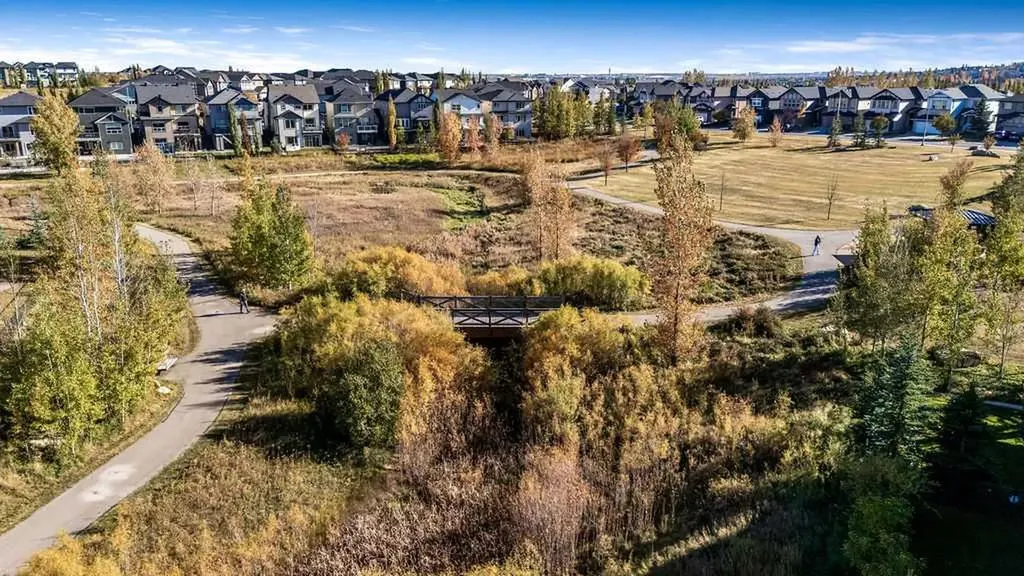 82 Panton View NW Calgary AB T3K 0X8