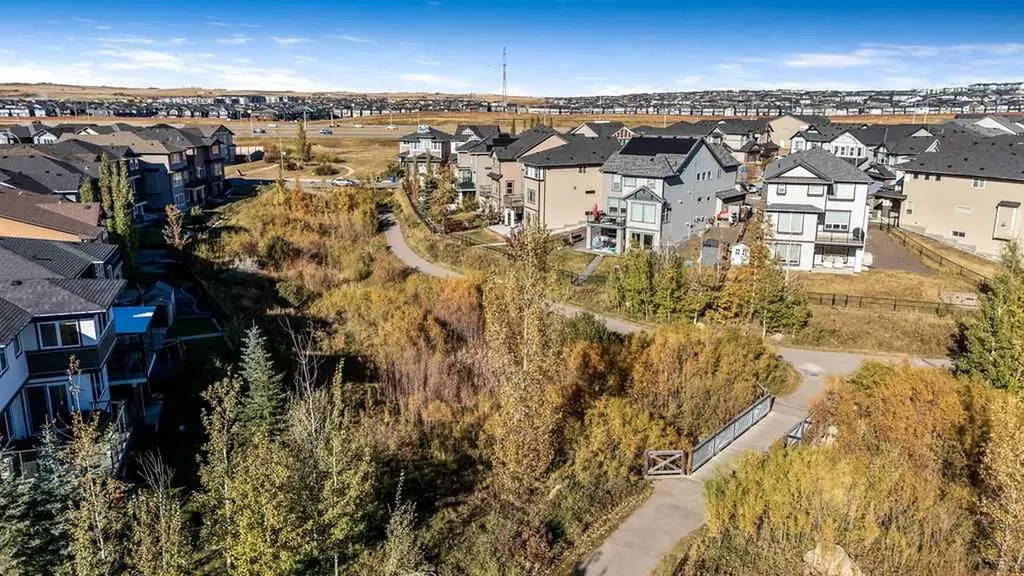 82 Panton View NW Calgary AB T3K 0X8