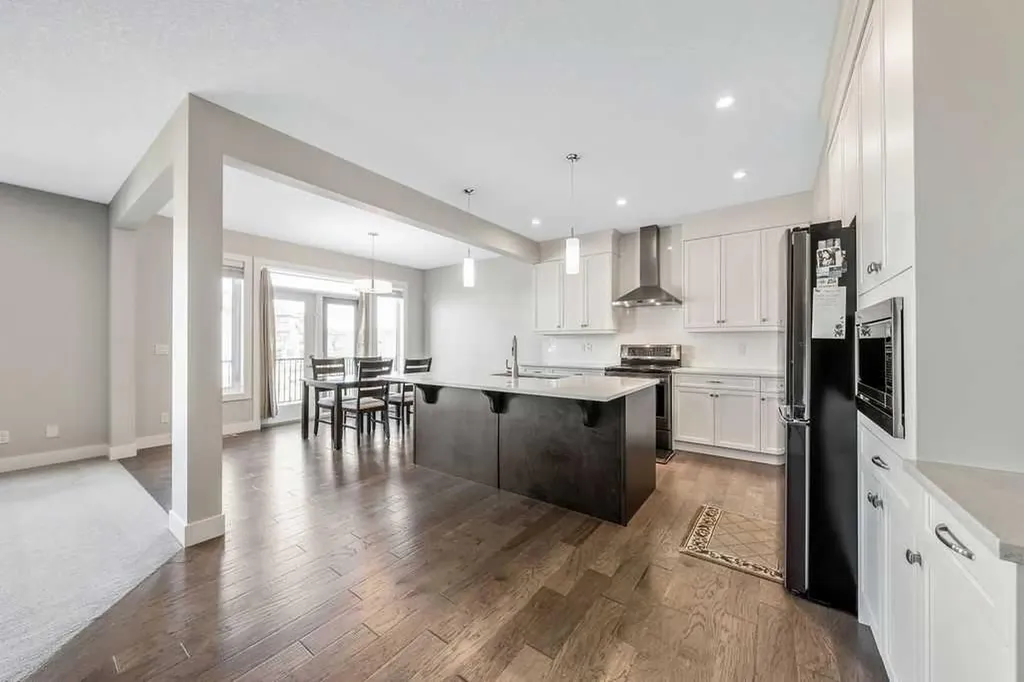 82 Panton View NW Calgary AB T3K 0X8