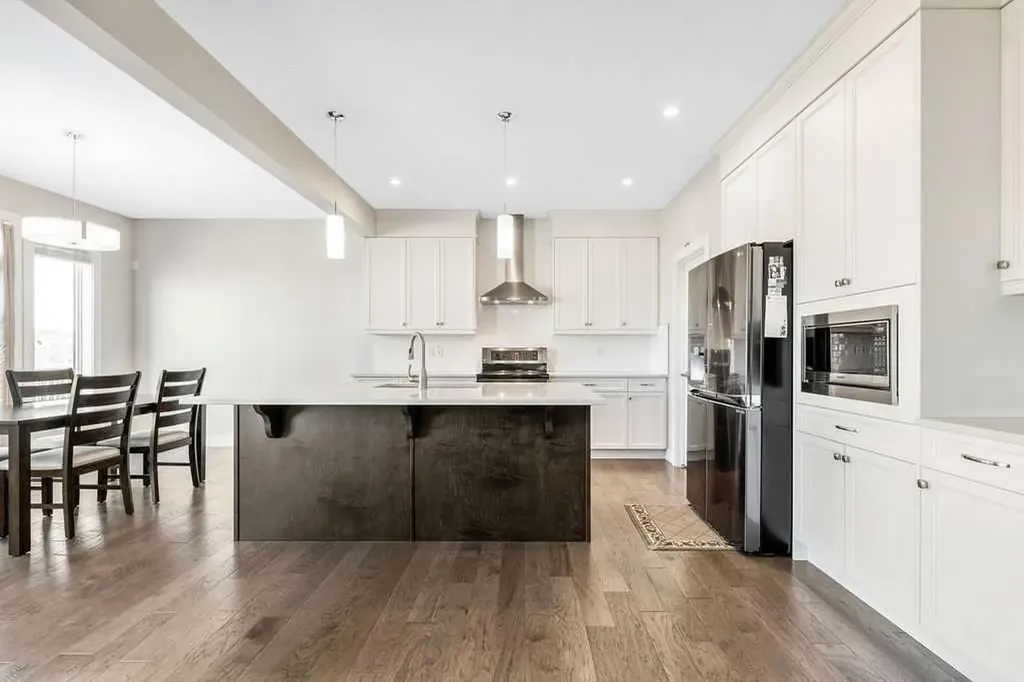 82 Panton View NW Calgary AB T3K 0X8