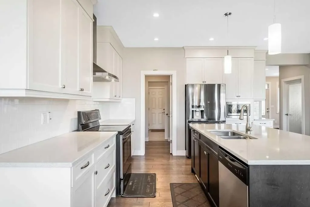 82 Panton View NW Calgary AB T3K 0X8