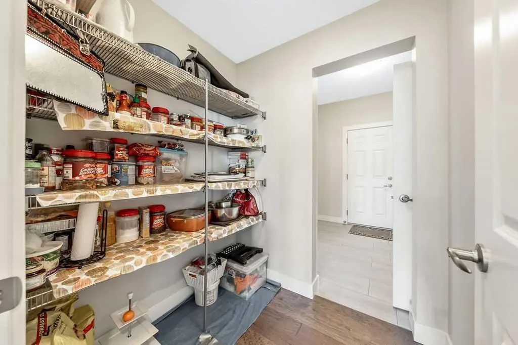 82 Panton View NW Calgary AB T3K 0X8