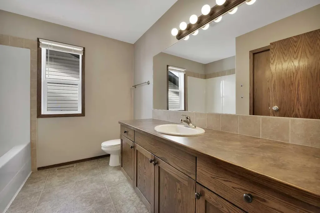 45 Winston Place Blackfalds AB T4M 0K9