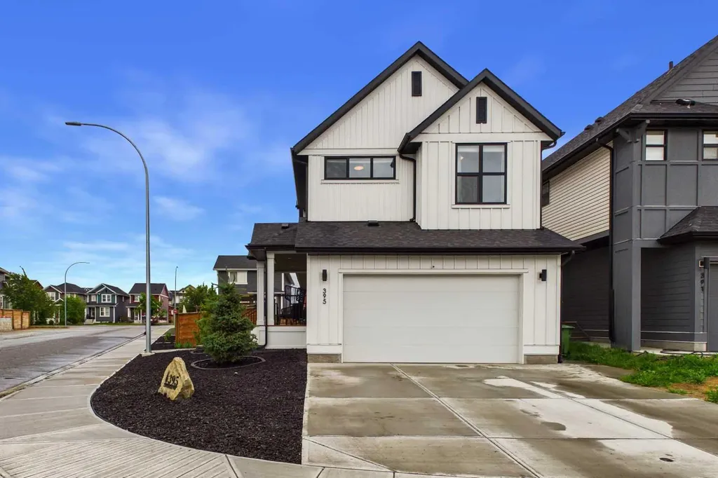 395 Copperhead Way SE Calgary AB T2Z 5G1