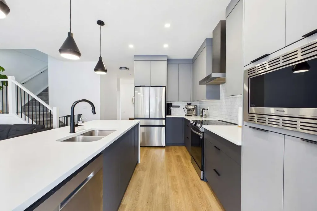 395 Copperhead Way SE Calgary AB T2Z 5G1
