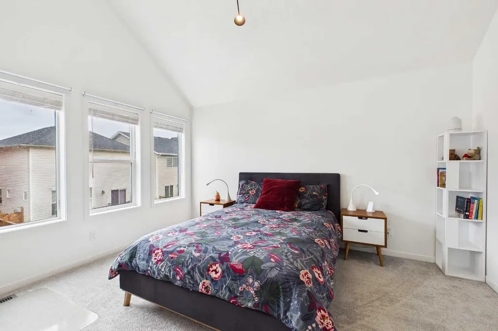 395 Copperhead Way SE Calgary AB T2Z 5G1