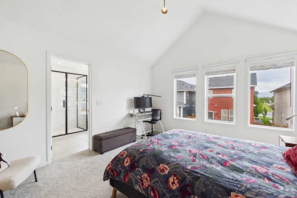 395 Copperhead Way SE Calgary AB T2Z 5G1