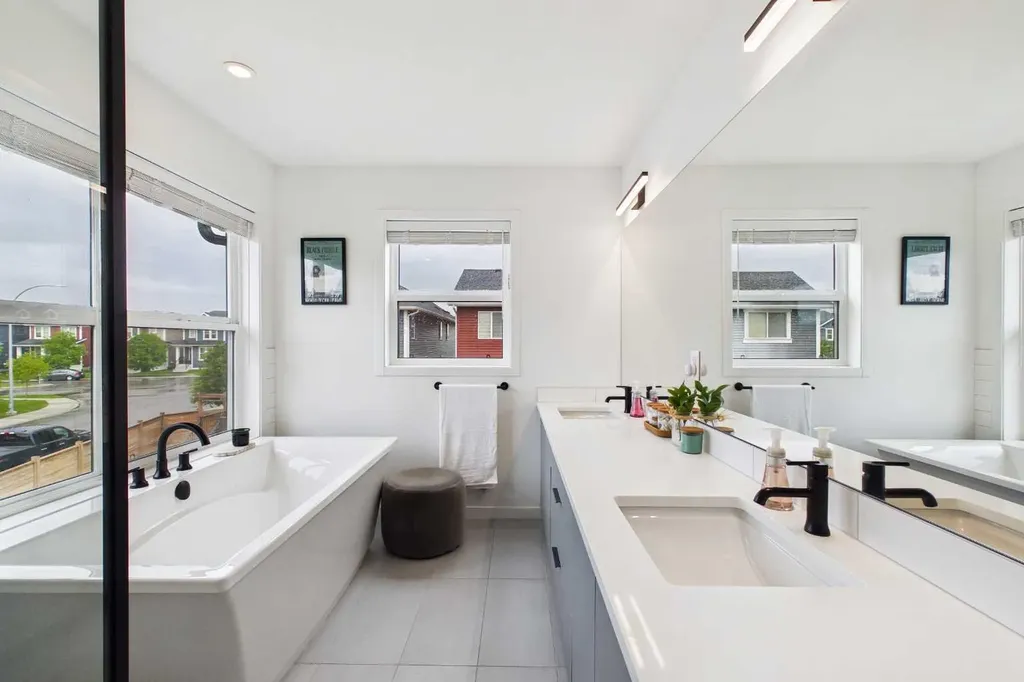 395 Copperhead Way SE Calgary AB T2Z 5G1