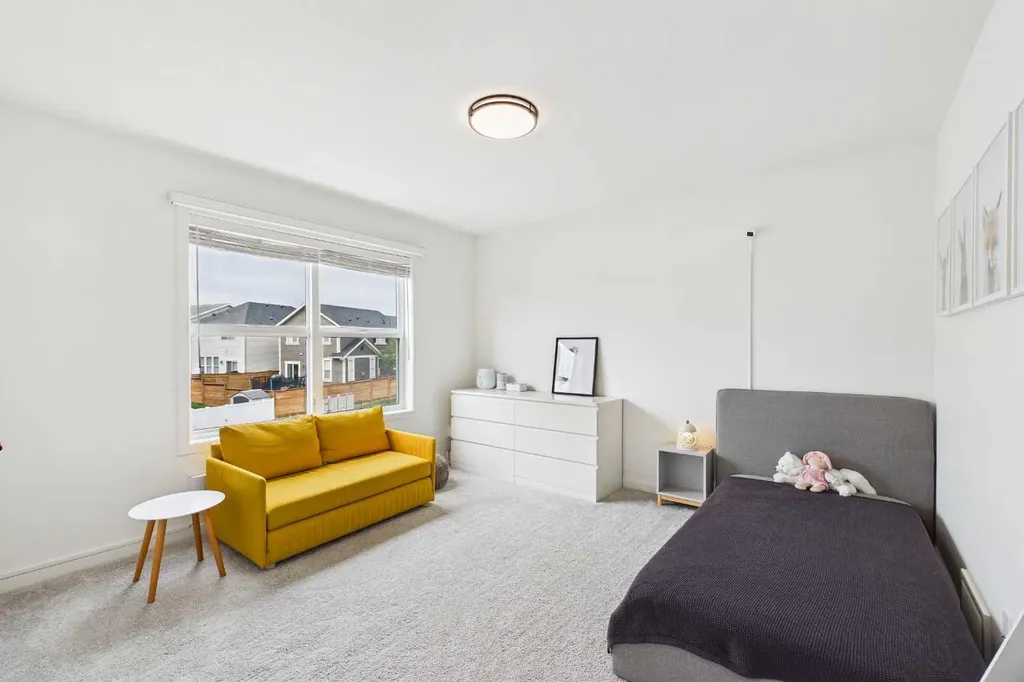 395 Copperhead Way SE Calgary AB T2Z 5G1