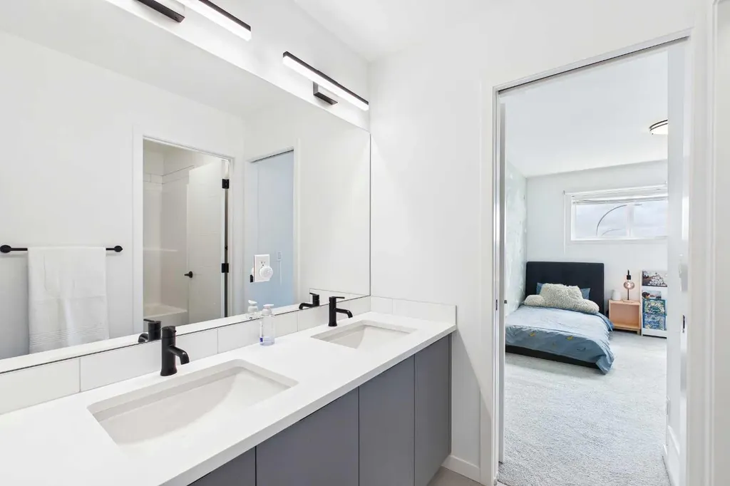 395 Copperhead Way SE Calgary AB T2Z 5G1