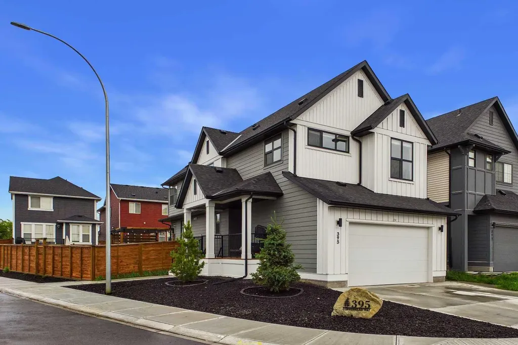 395 Copperhead Way SE Calgary AB T2Z 5G1