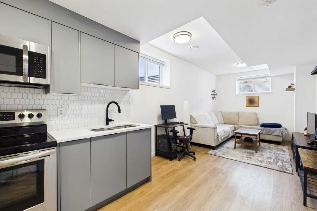 395 Copperhead Way SE Calgary AB T2Z 5G1