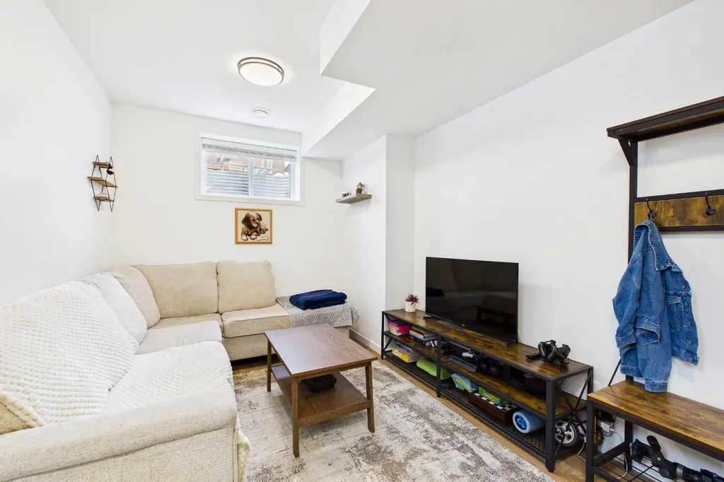 395 Copperhead Way SE Calgary AB T2Z 5G1