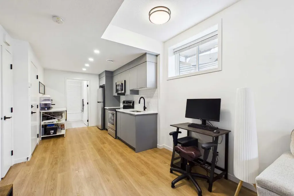 395 Copperhead Way SE Calgary AB T2Z 5G1