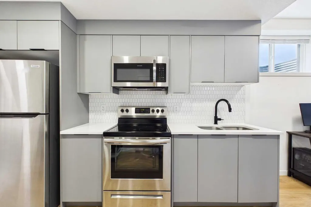 395 Copperhead Way SE Calgary AB T2Z 5G1
