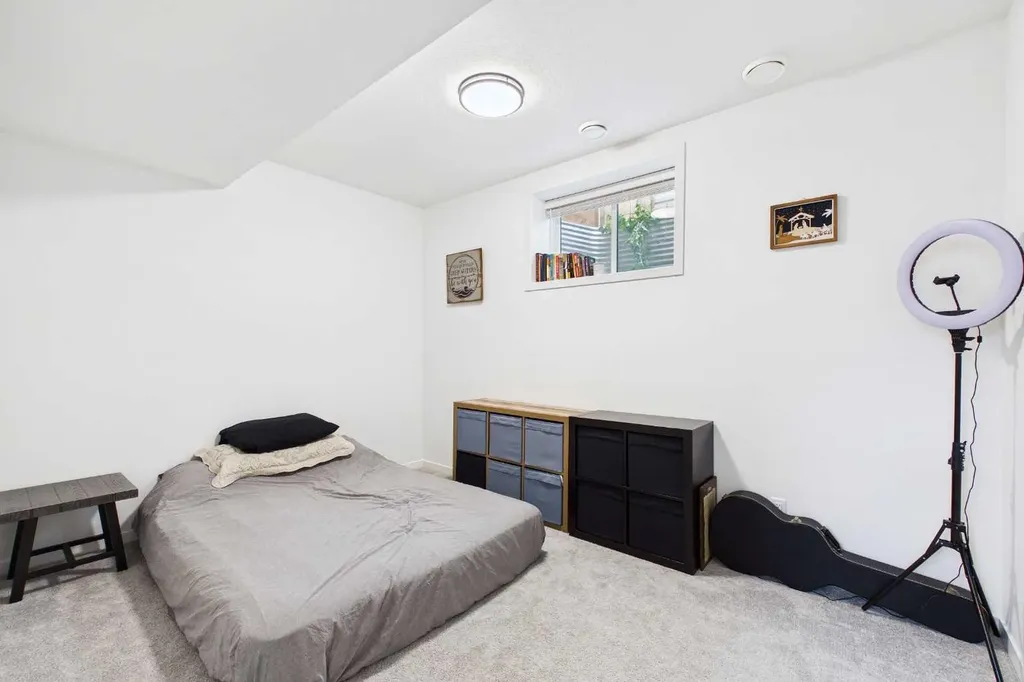 395 Copperhead Way SE Calgary AB T2Z 5G1