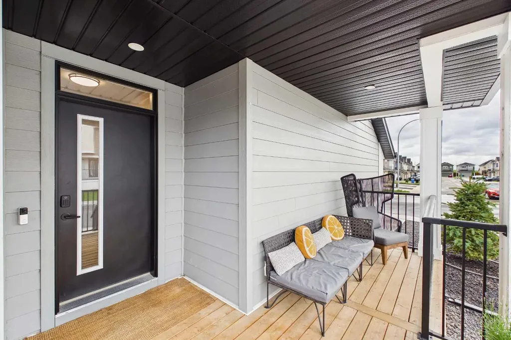 395 Copperhead Way SE Calgary AB T2Z 5G1