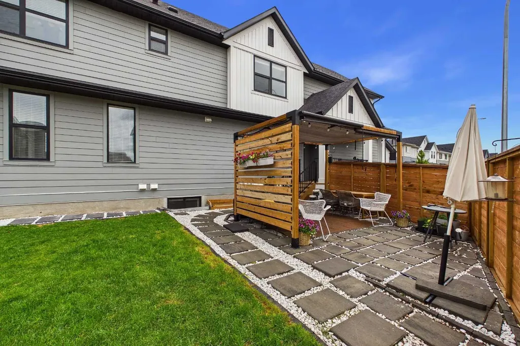 395 Copperhead Way SE Calgary AB T2Z 5G1