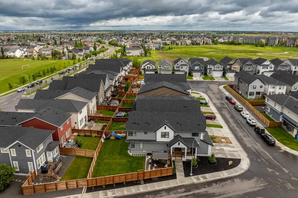 395 Copperhead Way SE Calgary AB T2Z 5G1