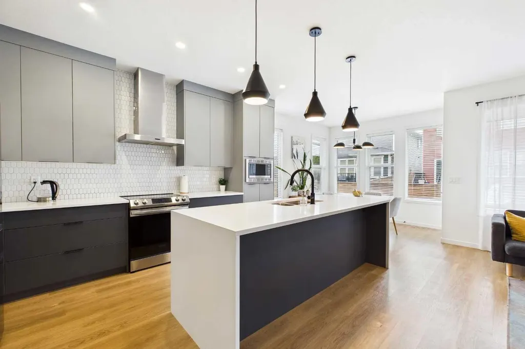 395 Copperhead Way SE Calgary AB T2Z 5G1
