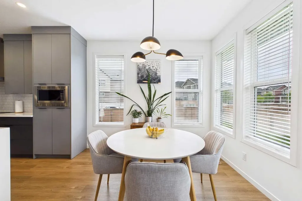 395 Copperhead Way SE Calgary AB T2Z 5G1