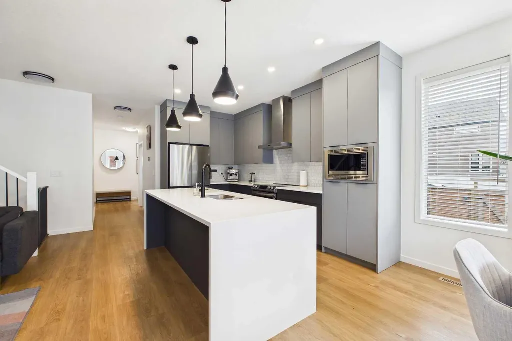 395 Copperhead Way SE Calgary AB T2Z 5G1