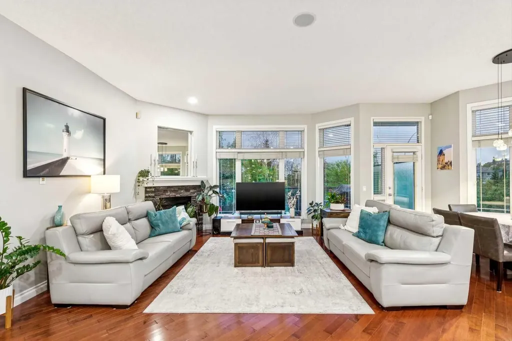 5 Royal Crest Terrace NW Calgary AB T3G 4M3