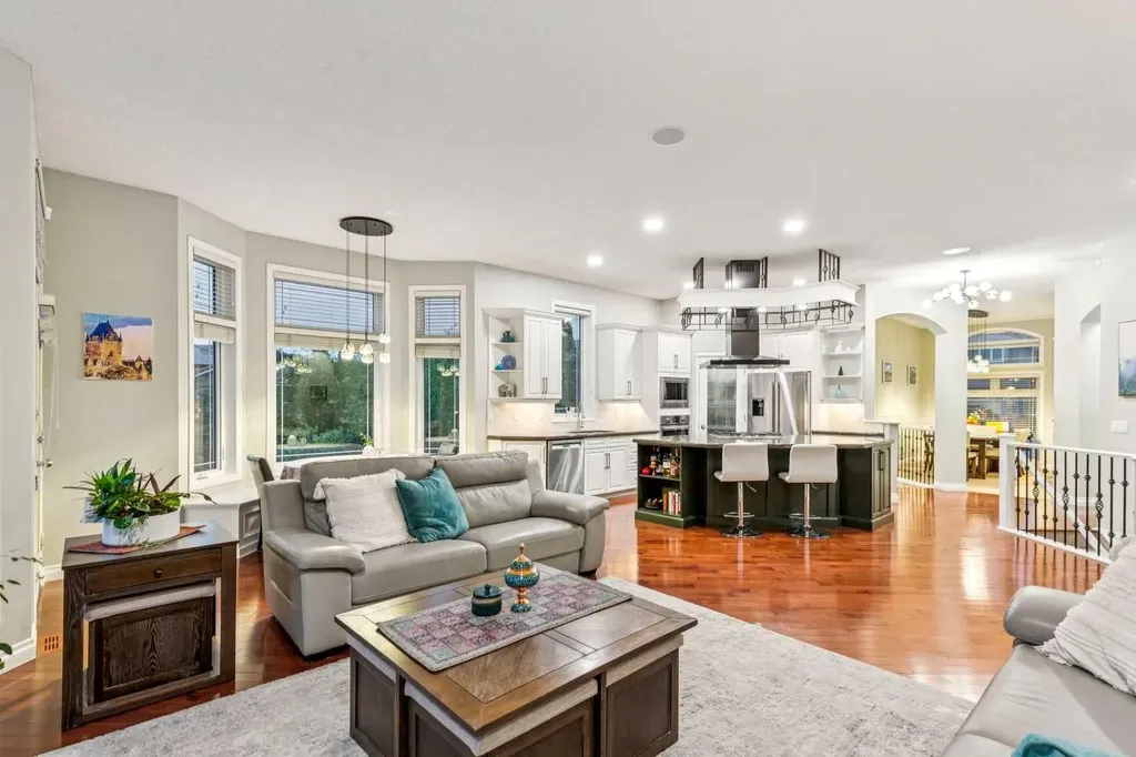 5 Royal Crest Terrace NW Calgary AB T3G 4M3