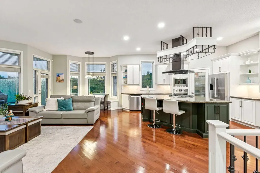5 Royal Crest Terrace NW Calgary AB T3G 4M3