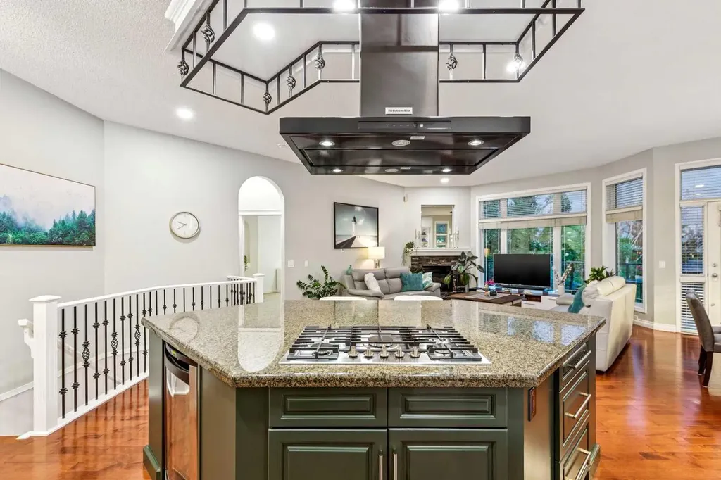 5 Royal Crest Terrace NW Calgary AB T3G 4M3