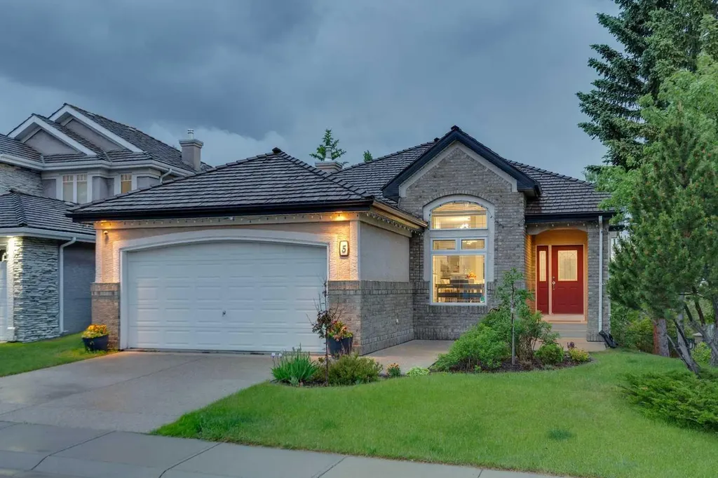 5 Royal Crest Terrace NW Calgary AB T3G 4M3