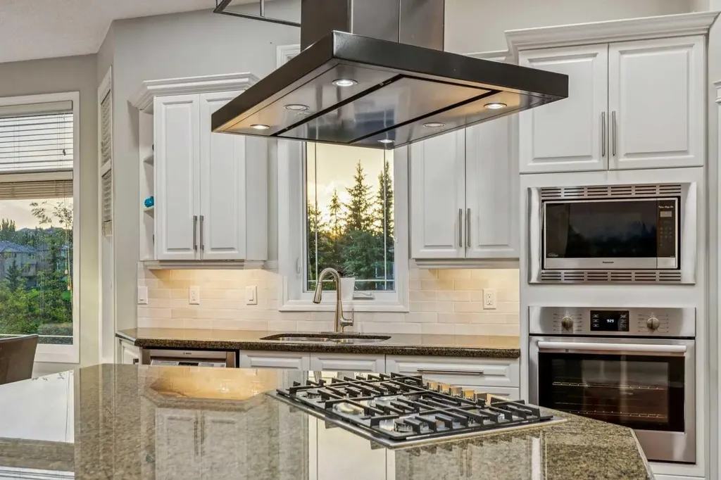 5 Royal Crest Terrace NW Calgary AB T3G 4M3