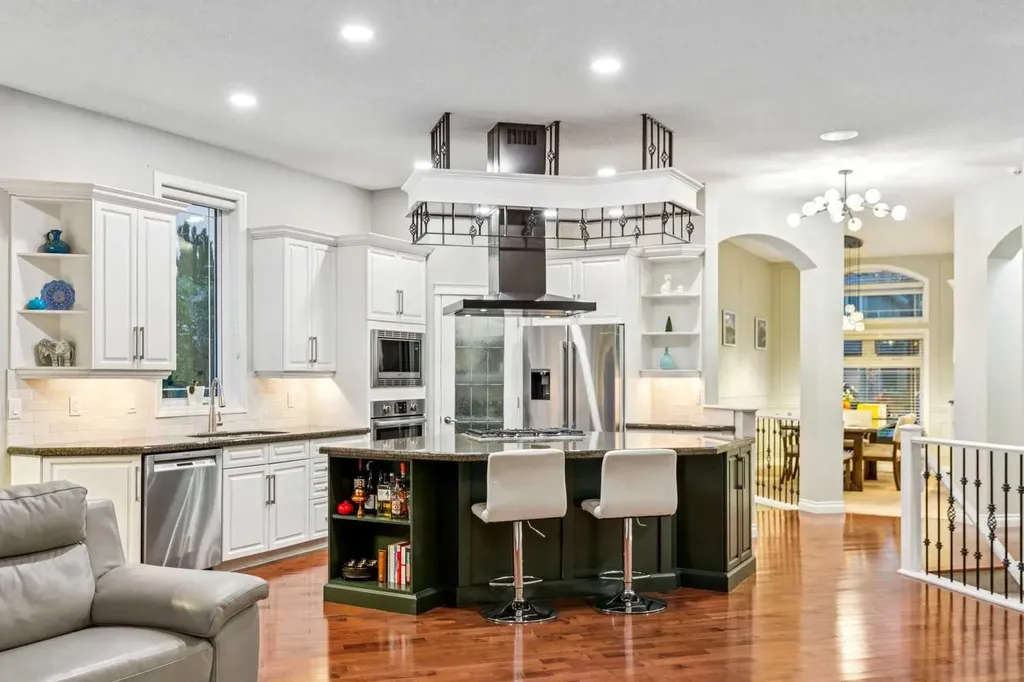 5 Royal Crest Terrace NW Calgary AB T3G 4M3