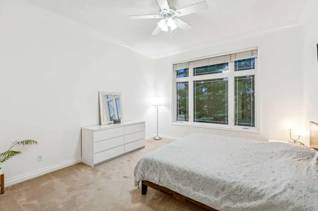 5 Royal Crest Terrace NW Calgary AB T3G 4M3