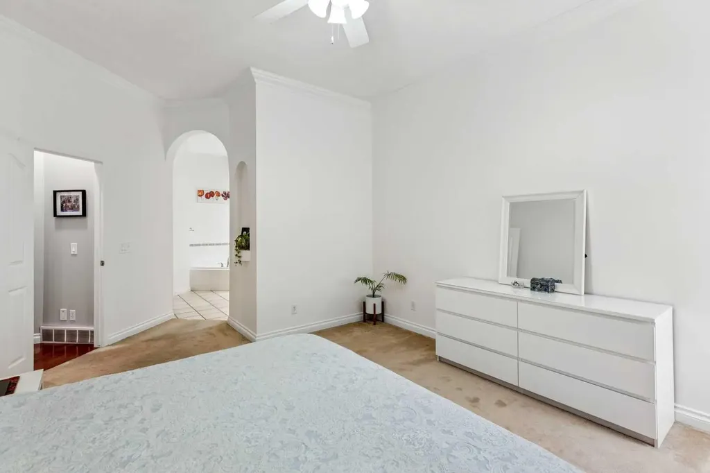 5 Royal Crest Terrace NW Calgary AB T3G 4M3